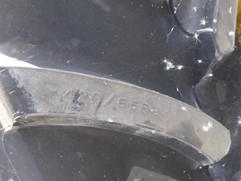 Köpeny+felni varitrac 420/85R24 Firestone 42555  Köpeny+felni varitrac 420/85R24 Firestone 42555