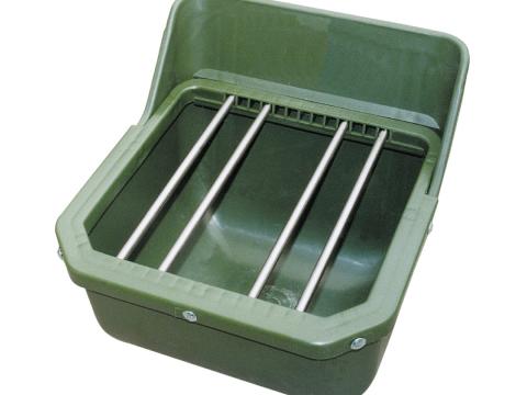 Csikó etető tartós műanyagból Csikó etető tartós műanyagból