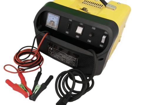 Autó akkumulátor töltő 30/20A