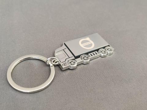 Kamion kulcstartó gravírozott logóval