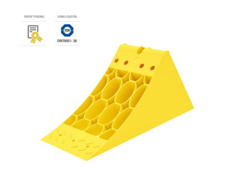 Kerékék műanyag fém betéttel