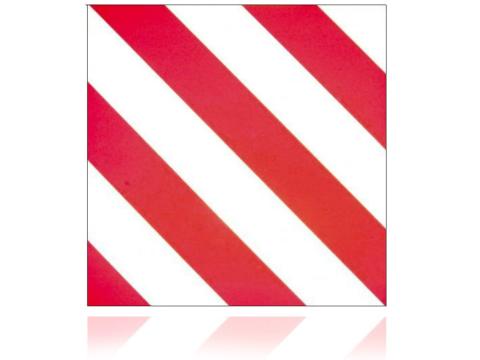 Túlnyúló rakomány tábla