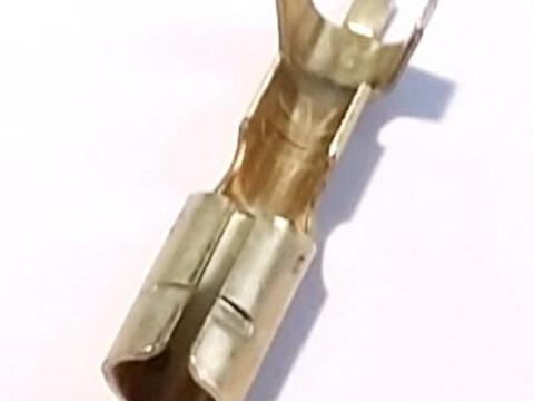 Hengeres csúszósaru kábelvég