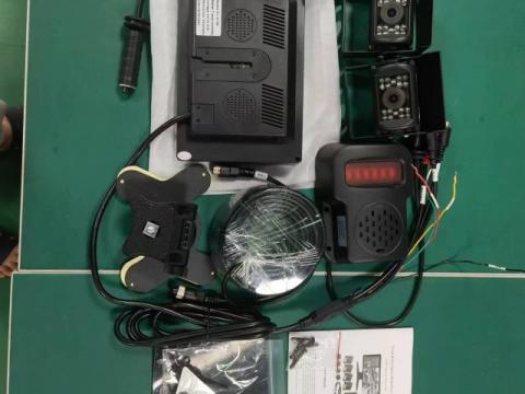 Tolatókamera monitorral 24V. A.I. szenzorral