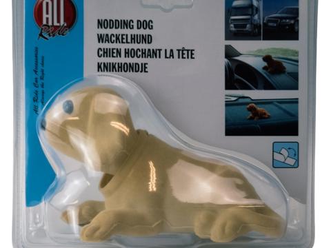 Bologató kutya autóba Bologató kutya autóba