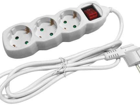 Elektromos hálózati elosztó 3 foglalattal. kapcsolóval. 1.5m vezetékkel