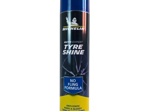 Autógumi ápoló spray és fényesitő mélyfekete, antisztatikus védelemmel 520ml Autógumi ápoló spray és fényesitő mélyfekete, antisztatikus védelemmel 520ml