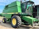 John Deere 2256 kombájn 2 asztallal