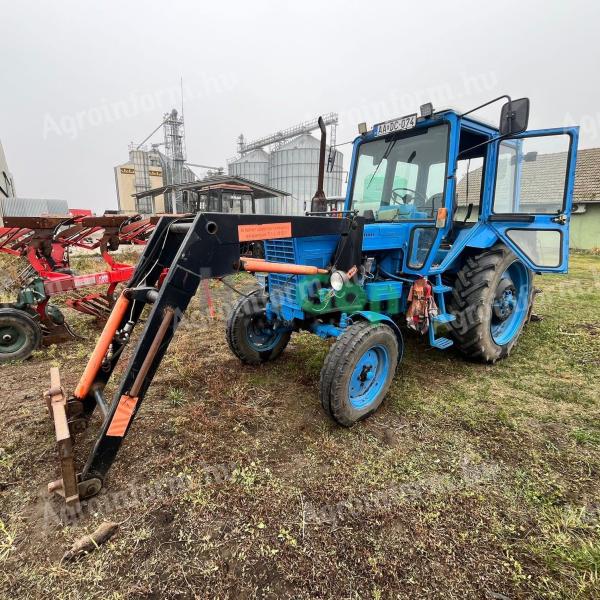MTZ 80 homlokrakodóval