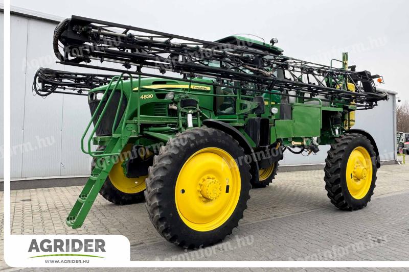 John Deere 4830