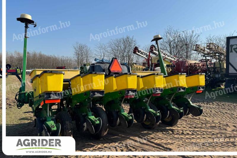 John Deere 1750 MaxEmerge XP