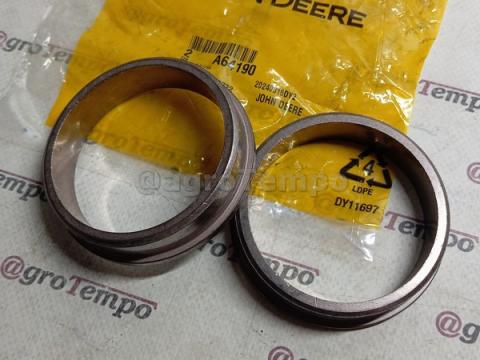 A64190 John Deere Persely A64190 John Deere Persely