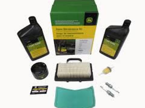 AUC17079 John Deere Karbantartó készlet