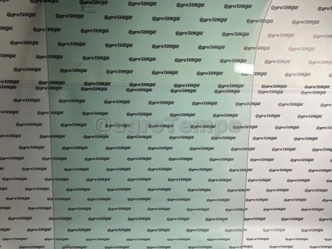 L213350 John Deere Jobb oldali első alsó ablaküveg L213350 John Deere Jobb oldali első alsó ablaküveg