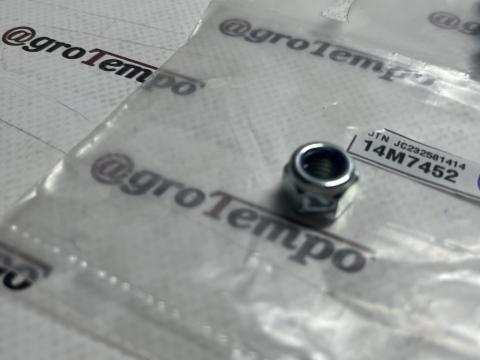 14M7452 John Deere Hatszögletű rögzítőanya, M8