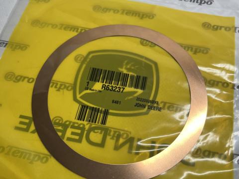 R63237 John Deere Sima kör alakú alátét R63237 John Deere Sima kör alakú alátét