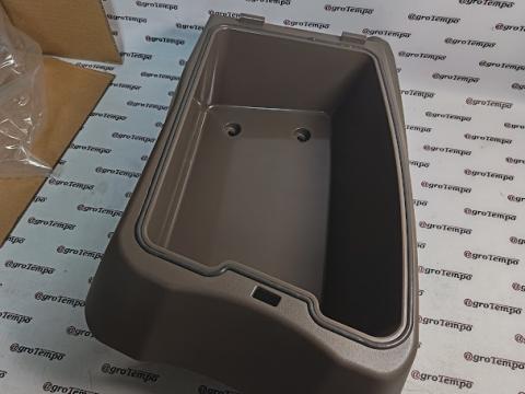 AL170429 John Deere Bal oldali tárolódoboz AL170429 John Deere Bal oldali tárolódoboz