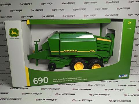 MCB009800000 John Deere 690 nagy körbálázó (1:16) MCB009800000 John Deere 690 nagy körbálázó (1:16)