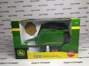 MCU246500000 John Deere bálaprés (1:32)
