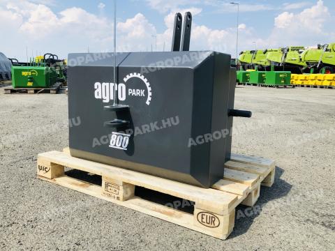 ÚJ 800 kg-os fronthidraulika tömbsúly, szürke színben. fém külső héj, beton belső, szürke színű, vonórésszel, AGROPARK felirattal ÚJ 800 kg-os fronthidraulika tömbsúly, szürke színben. fém külső héj, beton belső, szürke színű, vonórésszel, AGROPARK felirattal