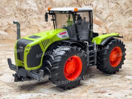 ÚJ Claas Xerion 5000 Bruder játéktraktor. valósághű funkciók, strapabíró kialakítás ABS műanyagból, 4 éves kortól ajánlott, 1:16 méretarány