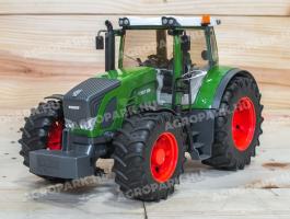 ÚJ Fendt 936 Vario játéktraktor. valósághű funkciók, strapabíró kialakítás ABS műanyagból, 3 éves kortól ajánlott, 1:16 méretarány