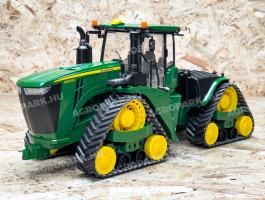 ÚJ John Deere 9620RX hevederes Bruder játéktraktor. valósághű funkciók, strapabíró kialakítás, ABS műanyagból, 4 éves kortól ajánlott,1:16 méretarány, original Bruder