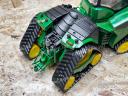 ÚJ John Deere 9620RX hevederes Bruder játéktraktor. valósághű funkciók, strapabíró kialakítás, ABS műanyagból, 4 éves kortól ajánlott,1:16 méretarány, original Bruder