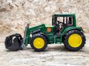 ÚJ John Deere 6920 homlokrakodós Bruder játéktraktor. valósághű funkciók,strapabíró kialakítás ABS műanyagból, 4 éves kortól ajánlott,1:16 méretarány
