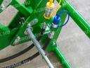 ÚJ homlokrakodó John Deere traktorokhoz. 6090M-6120M rövid alvázas modellekhez (MY20-), joystick, párhuzamos szintezés, 2000 kg teherbírás