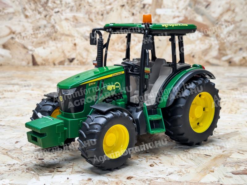ÚJ John Deere 5115M Bruder játéktraktor. valósághű funkciók, strapabíró kialakítás ABS műanyagból, 4 éves kortól ajánlott, 1:16 méretarány