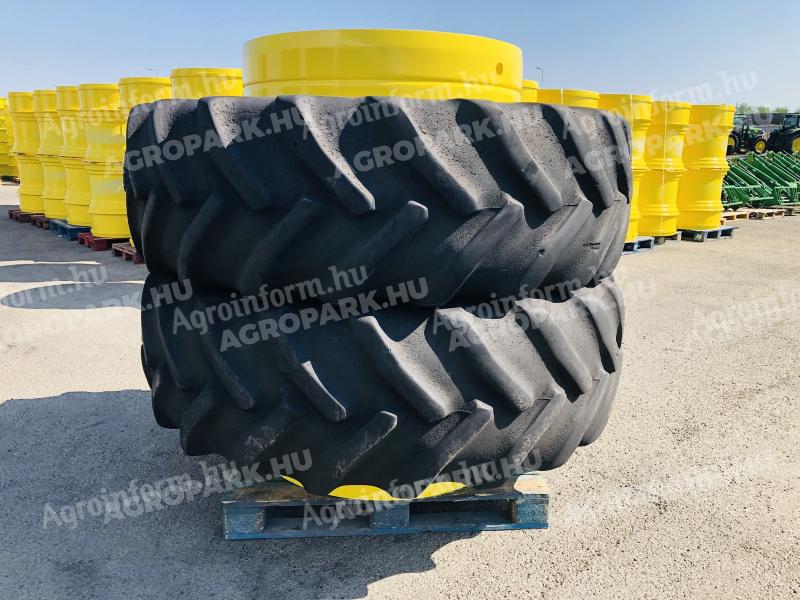 620/70R42 gumizású ikerkerék szett. 20x42-es ikerfelni 254 mm-es távtartóval, használt Goodyear gumiabroncs, 12 db szerelék