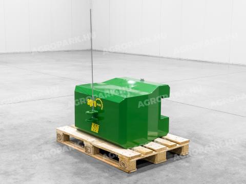 ÚJ 600 kg-os tömbsúly John Deere súlytartó konzolra. fém külső héj, beton belső, zöld színű, vonórésszel, AGROPARK felirattal ÚJ 600 kg-os tömbsúly John Deere súlytartó konzolra. fém külső héj, beton belső, zöld színű, vonórésszel, AGROPARK felirattal