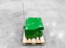 ÚJ 600 kg-os tömbsúly John Deere súlytartó konzolra. fém külső héj, beton belső, zöld színű, vonórésszel, AGROPARK felirattal