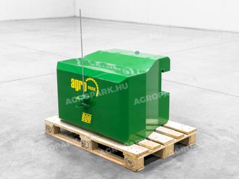 ÚJ 800 kg-os tömbsúly John Deere súlytartó konzolra. fém külső héj, beton belső, zöld színű, vonórésszel, AGROPARK felirattal ÚJ 800 kg-os tömbsúly John Deere súlytartó konzolra. fém külső héj, beton belső, zöld színű, vonórésszel, AGROPARK felirattal