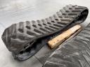 Camso gumiheveder 24" méretben. John Deere 8RX traktorokra, 30 mm-es profillal, szélesség: 24" (60,96 cm), cikkszám: R571656