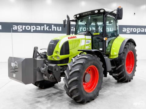 Claas Arion 640 CIS (12757 üzemórás) Hexashift 24/24 40 km/h váltó, rugózott fülke, légfék, 4 pár hidr. John Deere motor Claas Arion 640 CIS (12757 üzemórás) Hexashift 24/24 40 km/h váltó, rugózott fülke, légfék, 4 pár hidr. John Deere motor