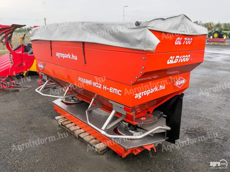 KUHN Axera 1102 H-EMC függesztett műtrágyaszóró, 2800 literes tartály, hidraulikus hajtás, mérleg, Quantron P monitor, ponyva, 12-42 m szórás