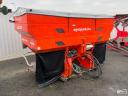 KUHN Axera 1102 H-EMC függesztett műtrágyaszóró, 2800 literes tartály, hidraulikus hajtás, mérleg, Quantron P monitor, ponyva, 12-42 m szórás