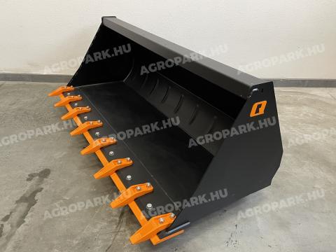 ÚJ Quicke SM+ földkanál JCB rakodóhoz 1,16 m³ méretben. 240 cm széles, cserélhető vágóéllel és körmökkel ÚJ Quicke SM+ földkanál JCB rakodóhoz 1,16 m³ méretben. 240 cm széles, cserélhető vágóéllel és körmökkel