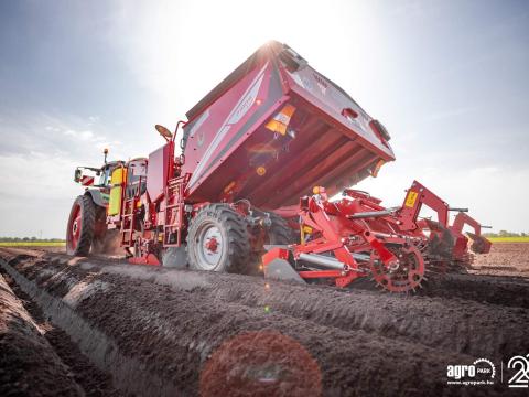 ÚJ GRIMME Prios 440 4 soros burgonya ültető, 75 cm sortávolság, ISOBUS vezérlés, 3.500 kg bunkerkapacitással ÚJ GRIMME Prios 440 4 soros burgonya ültető, 75 cm sortávolság, ISOBUS vezérlés, 3.500 kg bunkerkapacitással
