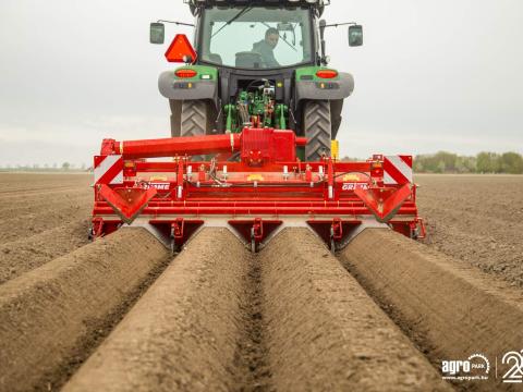ÚJ GRIMME GF 400 4 soros bakhátkészítő, 75 cm sortáv, erősített meghajtás ÚJ GRIMME GF 400 4 soros bakhátkészítő, 75 cm sortáv, erősített meghajtás
