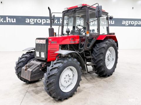 MTZ 820.2 (4850 üzemóra) egyenes híd, piros rendszám, turbós motor, 18.600 kg vontatás, hátsó külső keréksúlyok, fém motorháztető