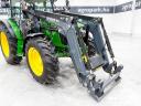 ÚJ Quicke N4S homlokrakodó. John Deere 5M szériás traktorokhoz, 3,8 m emelési magasság, 1.840 kg emelési erő, párhuzamos szintezés, lengéscsillapítás