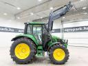 ÚJ Quicke N5S homlokrakodó. John Deere 6M/6R szériás traktorokhoz, 4,06 m emelési magasság, 1.930 kg emelési erő, párhuzamos szintezés, lengéscsillapítás