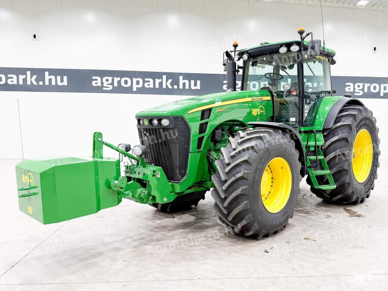 John Deere 8430 (6300 üzemóra) 16/5 Powershift 40 km/h, rugózott híd, Active Seat, ISOBUS, 900/60R42