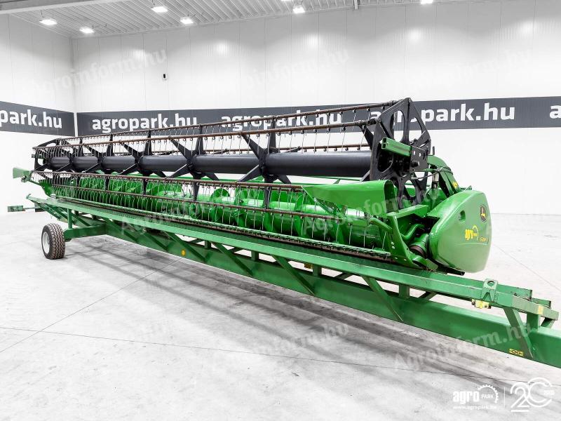 John Deere 630R 9,15 méteres gabona vágóasztal, kéttengelyes szállítókocsival