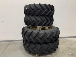 ÚJ állítható kerék szett Trelleborg 420/70R28 és 460/85R38 gumizással. új gyári John Deere állítható felnikkel és új Trelleborg prémium gumikkal