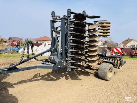 Agro-Tom ATH Premium 4.5 4,5 méteres félig függesztett rövidtárcsa, hidraulikusan csukható váz, 560 mm átmérőjű fogazott tárcsalapok Agro-Tom ATH Premium 4.5 4,5 méteres félig függesztett rövidtárcsa, hidraulikusan csukható váz, 560 mm átmérőjű fogazott tárcsalapok