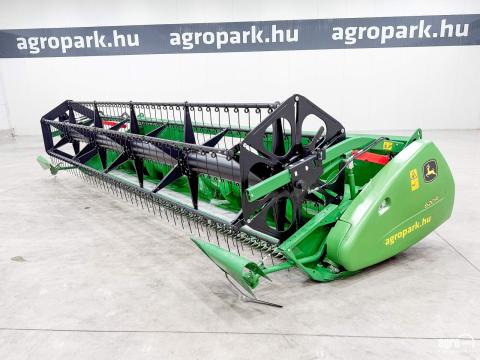ÚJ John Deere 620R 6,1 méteres gabona vágóasztal új szállítókocsival